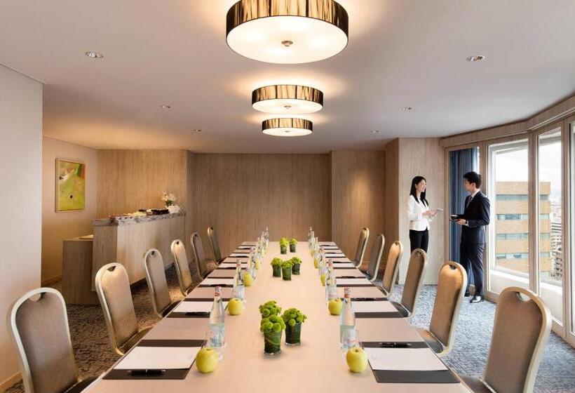 فندق Courtyard By Marriott Shin Osaka Station