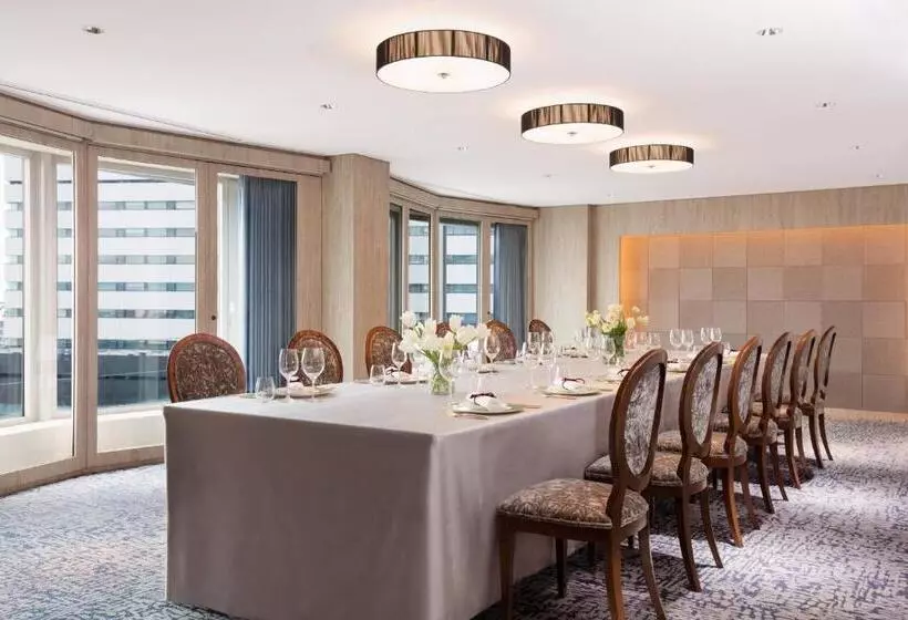 Отель Courtyard By Marriott Shin Osaka Station