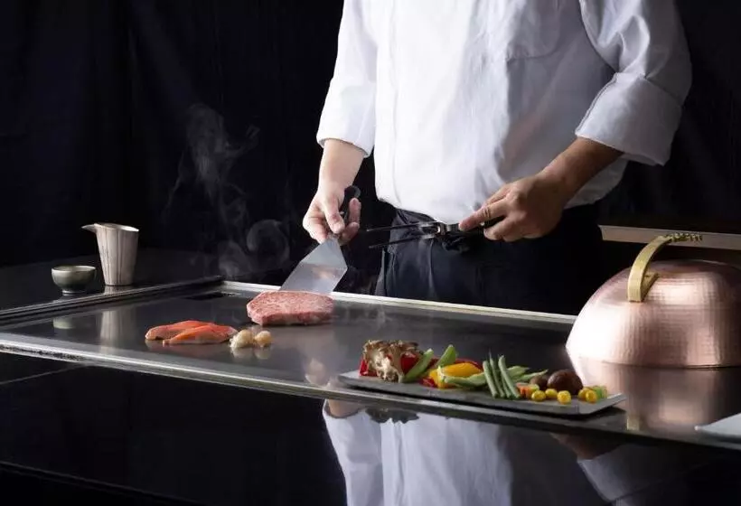 Отель Courtyard By Marriott Shin Osaka Station