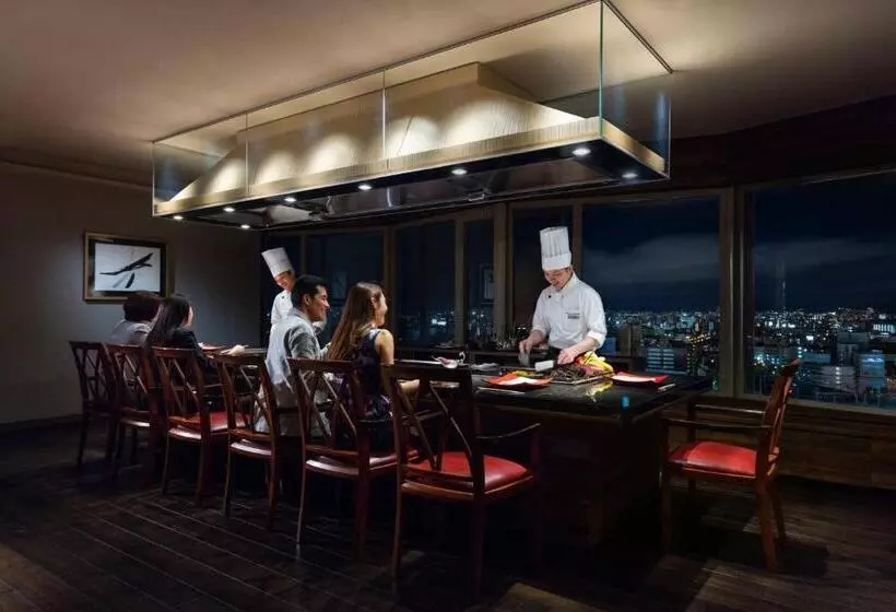 Отель Courtyard By Marriott Shin Osaka Station