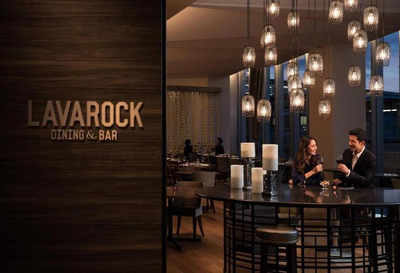 فندق Courtyard By Marriott Shin Osaka Station