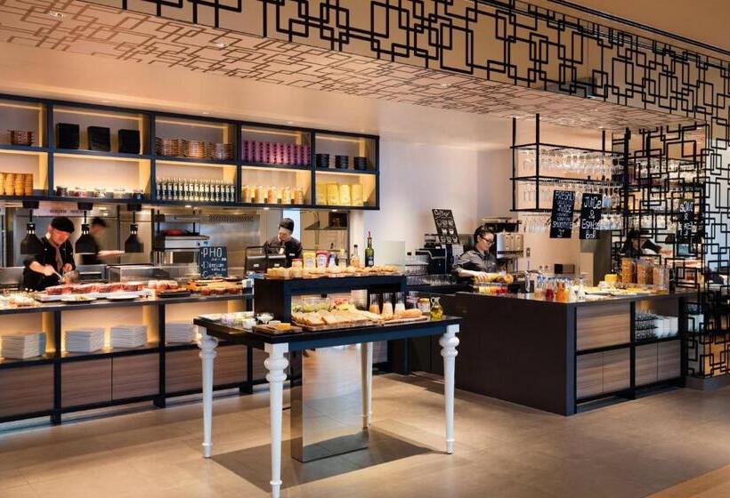 فندق Courtyard By Marriott Shin Osaka Station