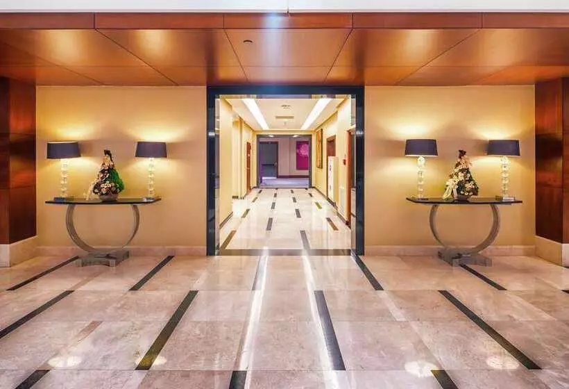 هتل Hilton Warsaw City