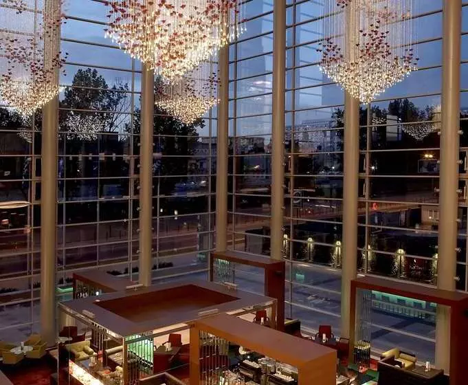 هتل Hilton Warsaw City