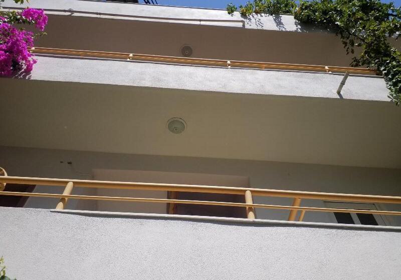 هتل Kamelya Apartments