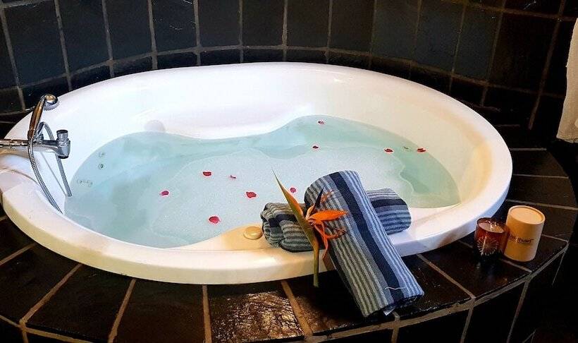 فندق Kedar Heritage Lodge, Conference Centre & Spa