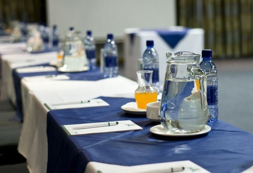 בית מלון כפרי Pine Lodge Resort