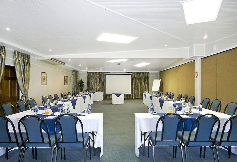 בית מלון כפרי Pine Lodge Resort