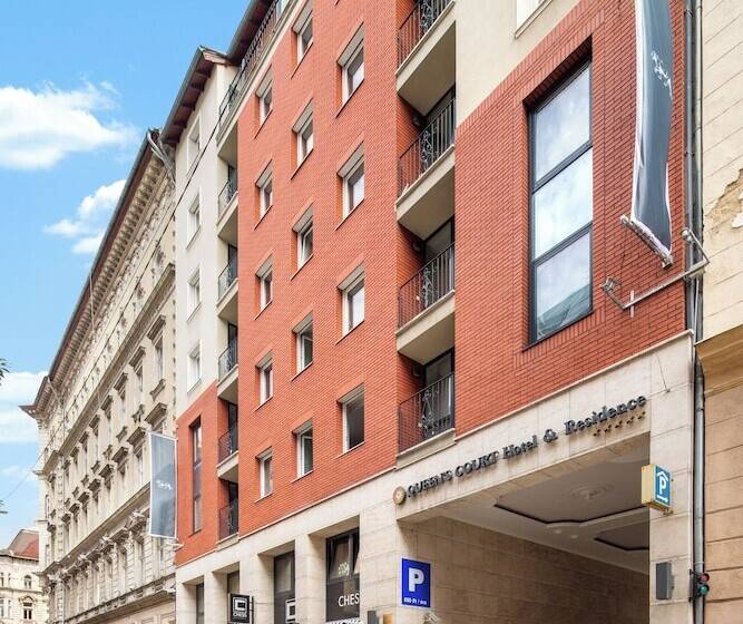 Queen S Court Hotel & Residence