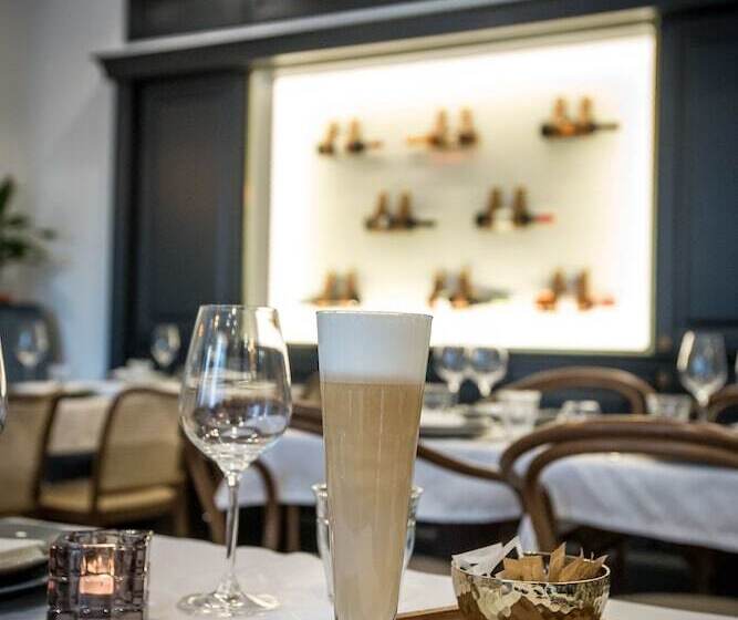 Queen S Court Hotel & Residence