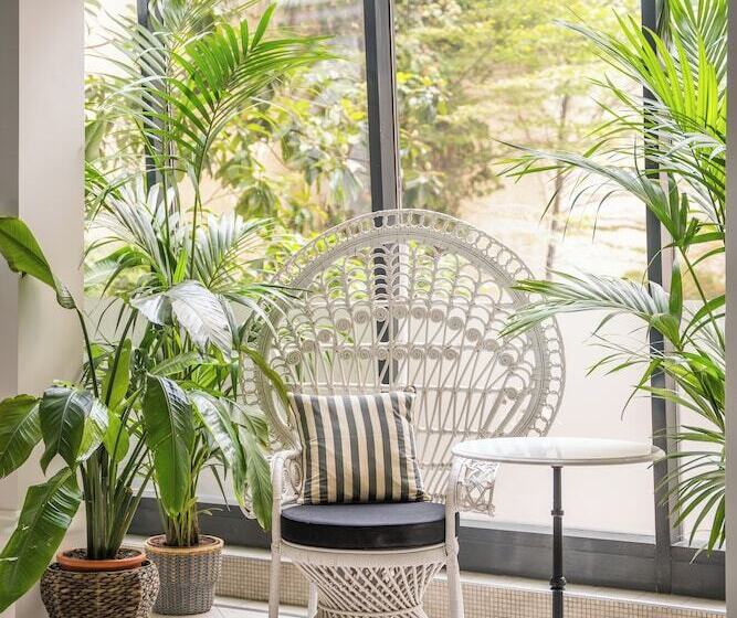 Queen S Court Hotel & Residence