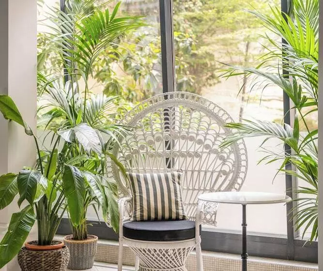 Queen S Court Hotel & Residence