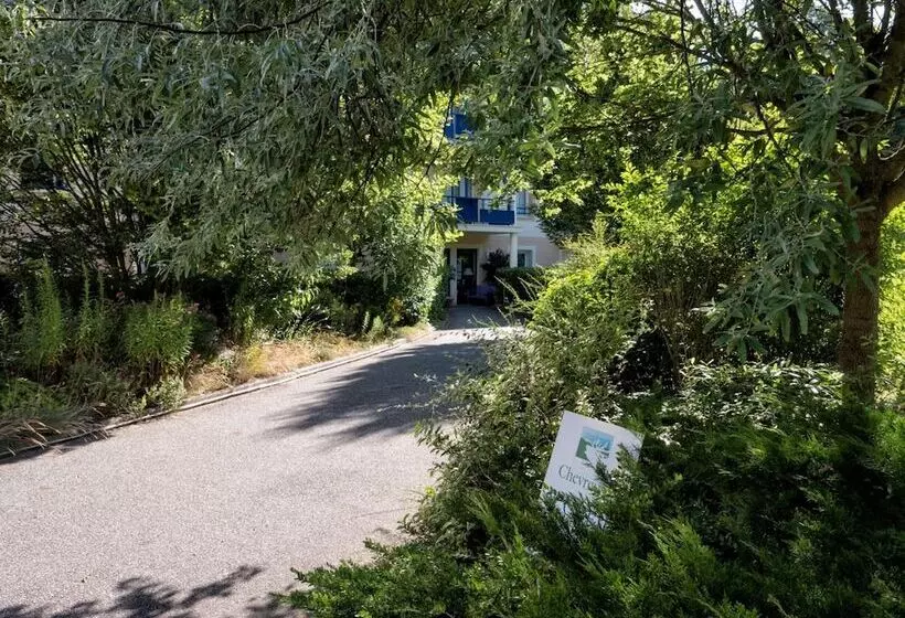 Residence Hotel Les Ducs De Chevreuse Avec Hébergement, Repas & Pdj, Séminaire, Bureau & Parking