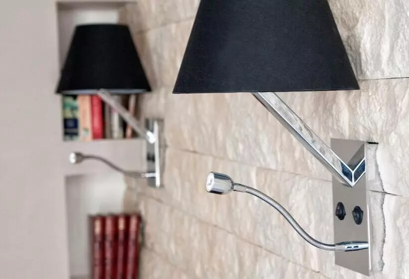 Residence Hotel Les Ducs De Chevreuse Avec Hébergement, Repas & Pdj, Séminaire, Bureau & Parking