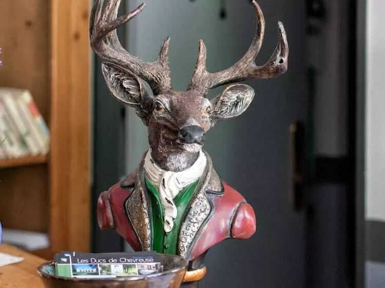 Residence Hotel Les Ducs De Chevreuse Avec Hébergement, Repas & Pdj, Séminaire, Bureau & Parking