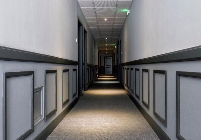 Residence Hotel Les Ducs De Chevreuse Avec Hébergement, Repas & Pdj, Séminaire, Bureau & Parking