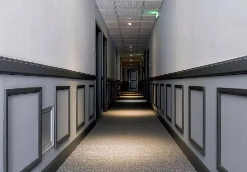 Residence Hotel Les Ducs De Chevreuse Avec Hébergement, Repas & Pdj, Séminaire, Bureau & Parking