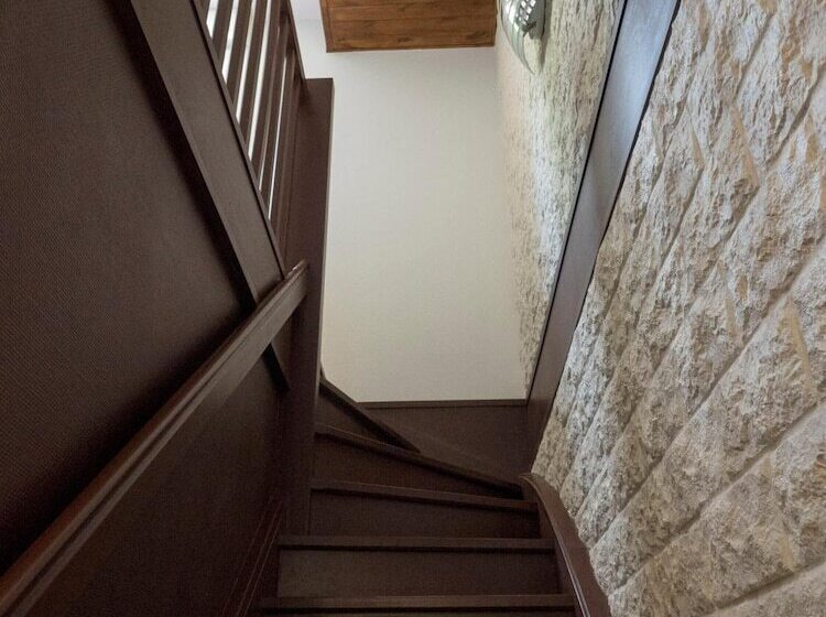 Residence Hotel Les Ducs De Chevreuse Avec Hébergement, Repas & Pdj, Séminaire, Bureau & Parking