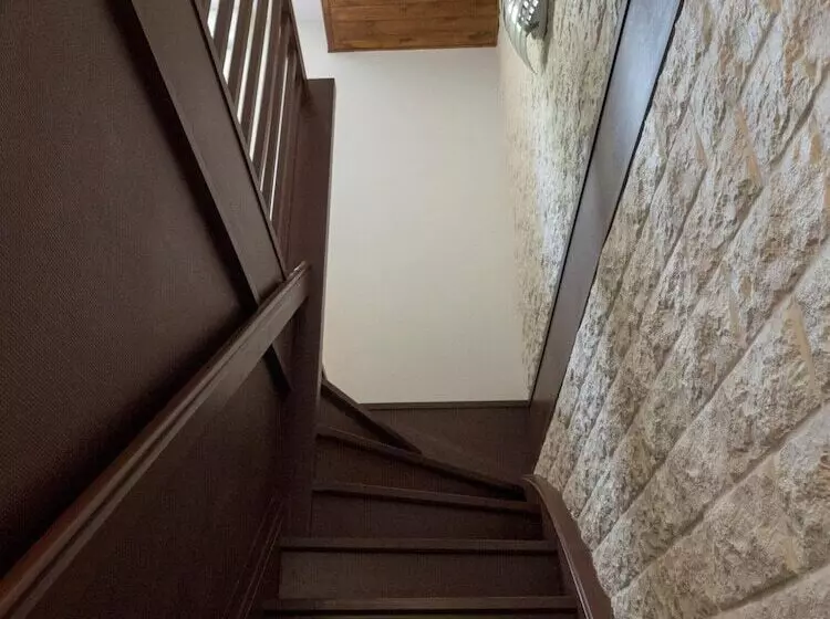 Residence Hotel Les Ducs De Chevreuse Avec Hébergement, Repas & Pdj, Séminaire, Bureau & Parking