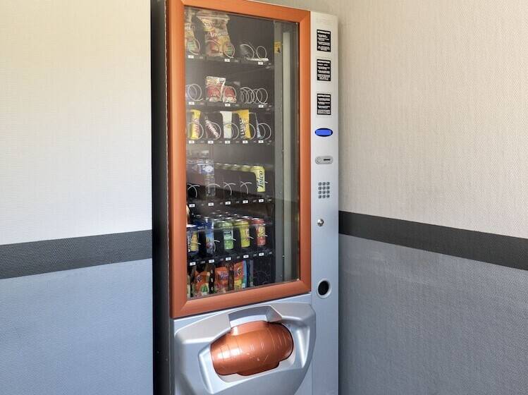 Residence Hotel Les Ducs De Chevreuse Avec Hébergement, Repas & Pdj, Séminaire, Bureau & Parking