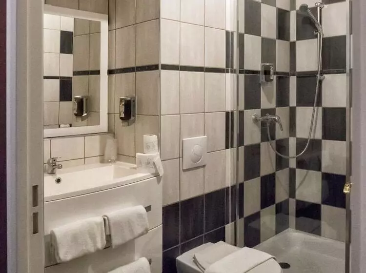 Residence Hotel Les Ducs De Chevreuse Avec Hébergement, Repas & Pdj, Séminaire, Bureau & Parking