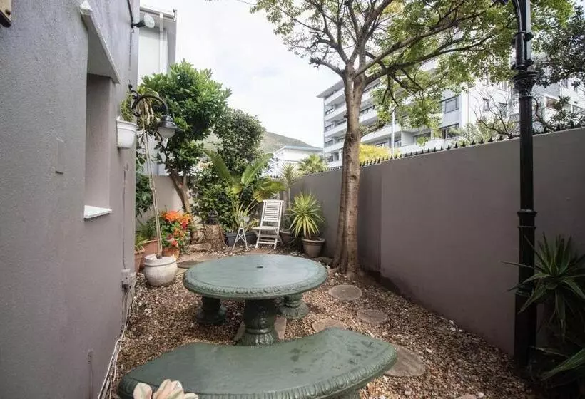 בית מלון כפרי Spring Tide Inn By Ctha