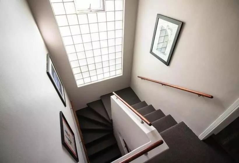 בית מלון כפרי Spring Tide Inn By Ctha