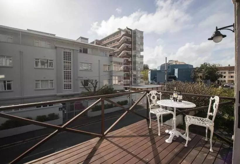 בית מלון כפרי Spring Tide Inn By Ctha