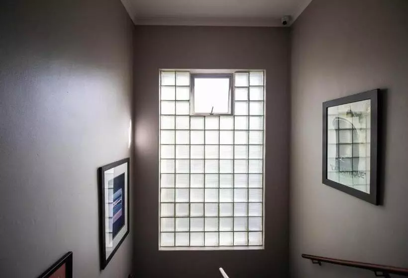 בית מלון כפרי Spring Tide Inn By Ctha