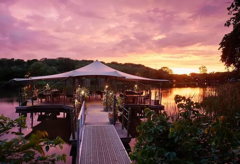 هتل The Ravenala Attitude