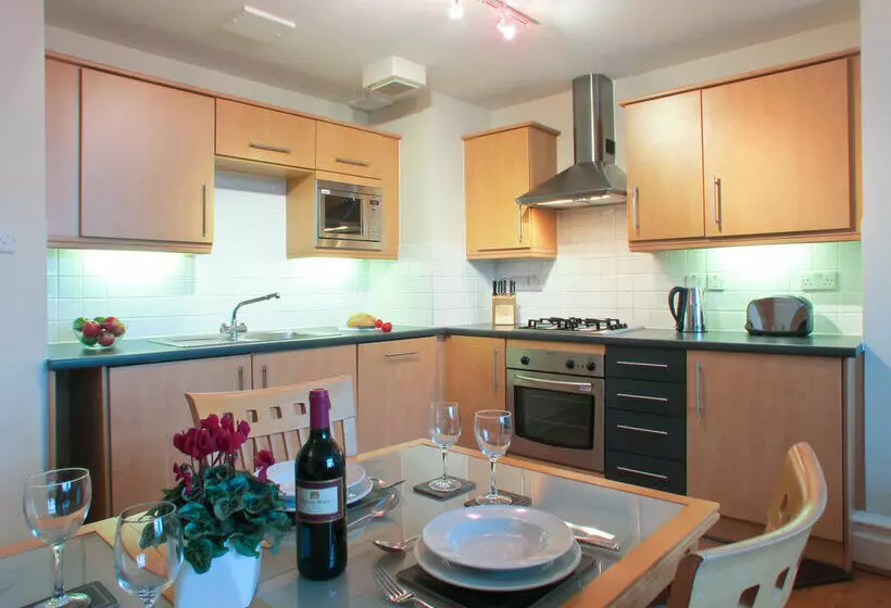 Bridgestreet Market View