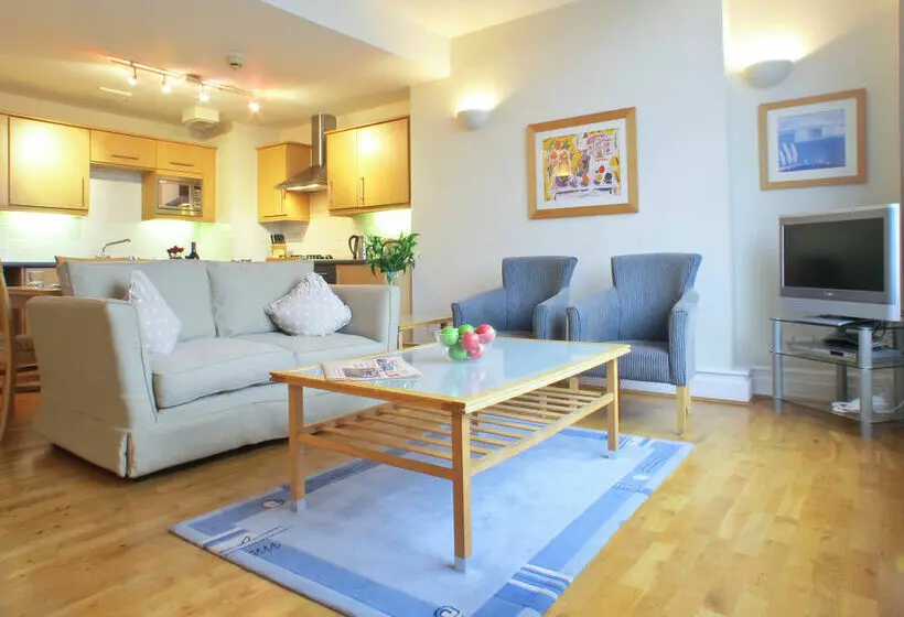 Bridgestreet Market View