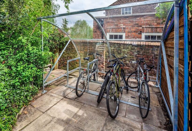 Hotel Astor York Hostel