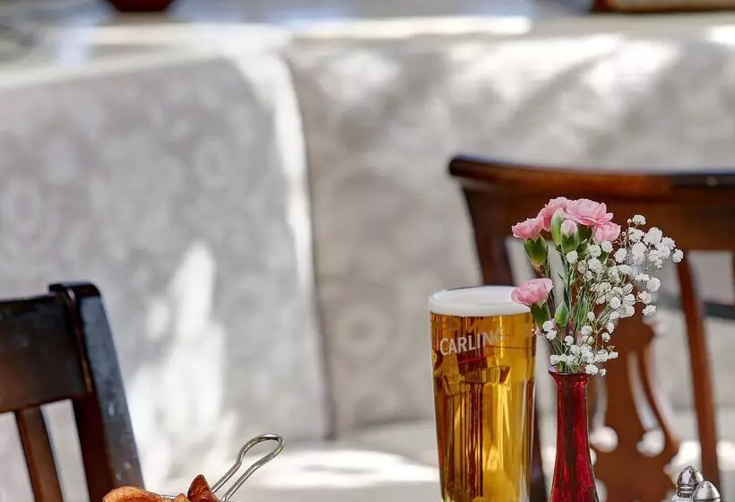 هتل Best Western Walworth Castle