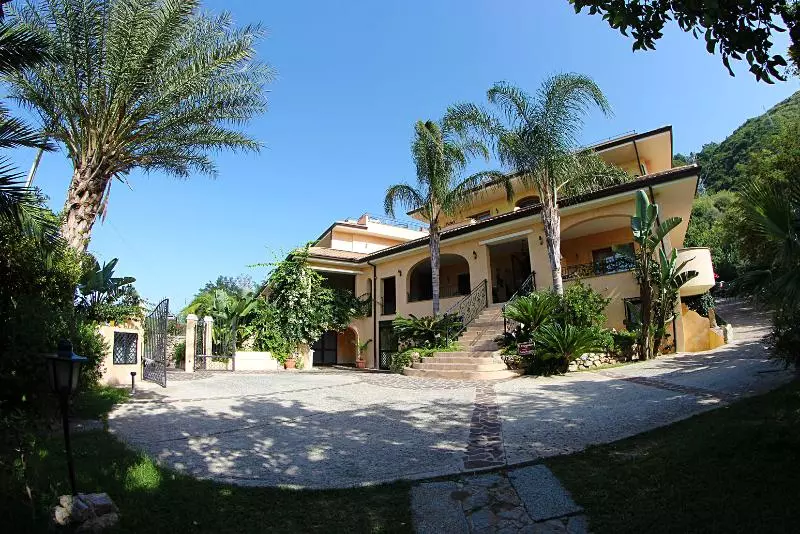 Отель Cannamele Resort