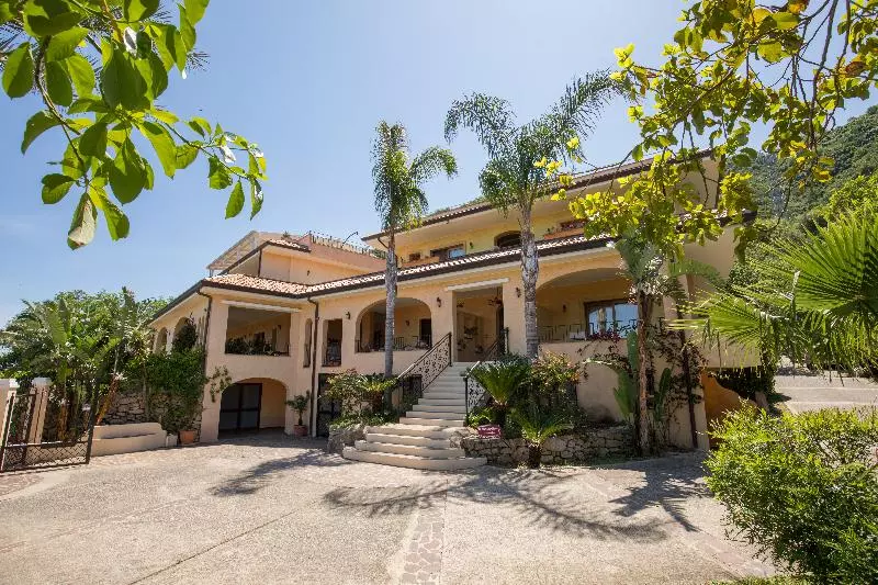 Отель Cannamele Resort