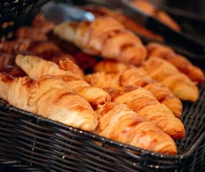 Отель De La Cite