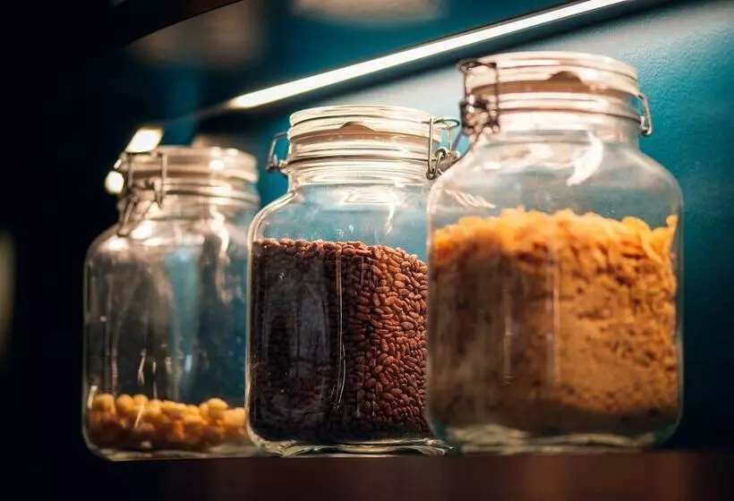 Отель De La Cite