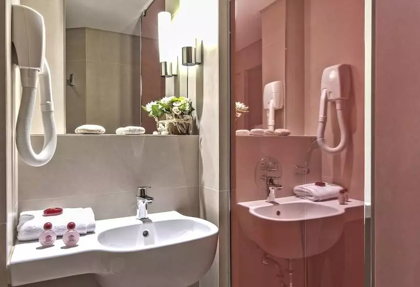 Отель De La Cite