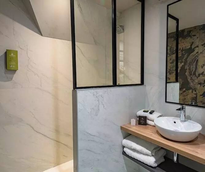 Отель De La Cite