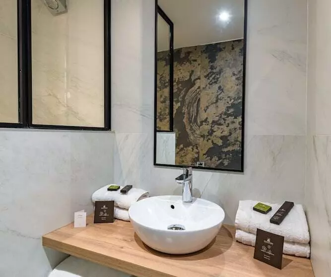 Отель De La Cite