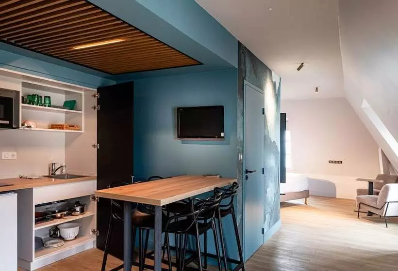 Отель De La Cite