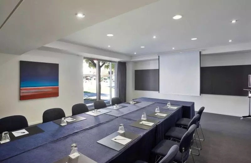 Отель East Perth Suites