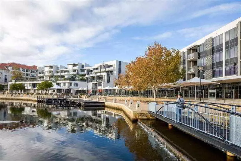 Отель East Perth Suites