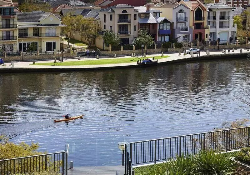 Отель East Perth Suites