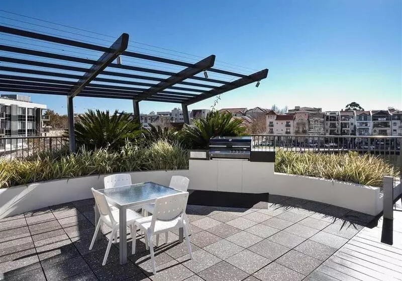 Отель East Perth Suites