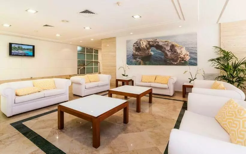 هتل Globales Pionero