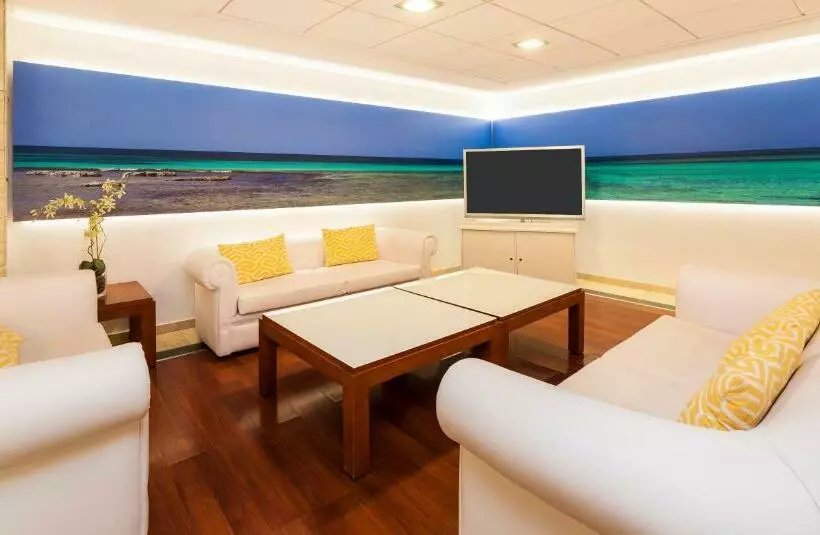 هتل Globales Pionero