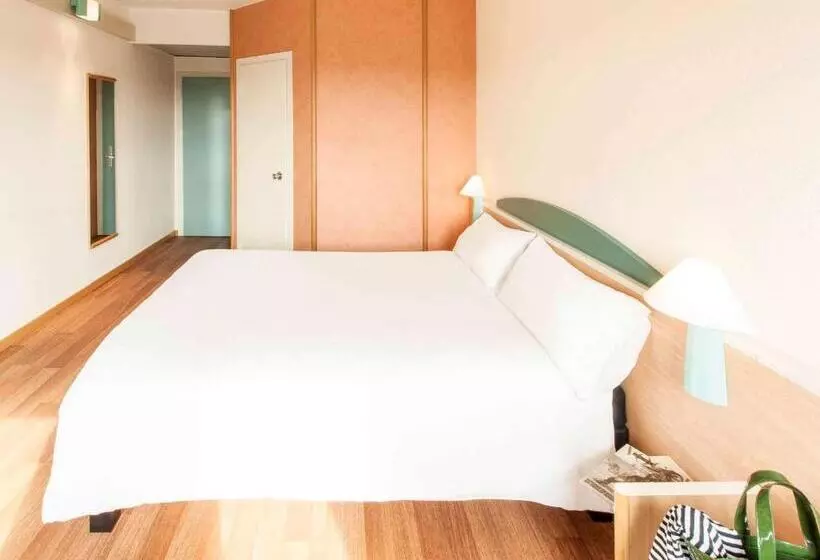 בית מלון כפרי Ibis Roma Fiera