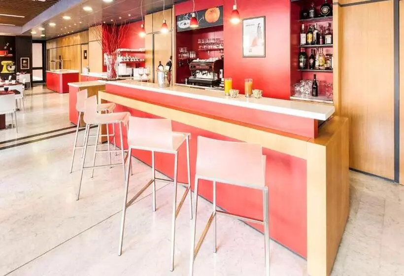 בית מלון כפרי Ibis Roma Fiera